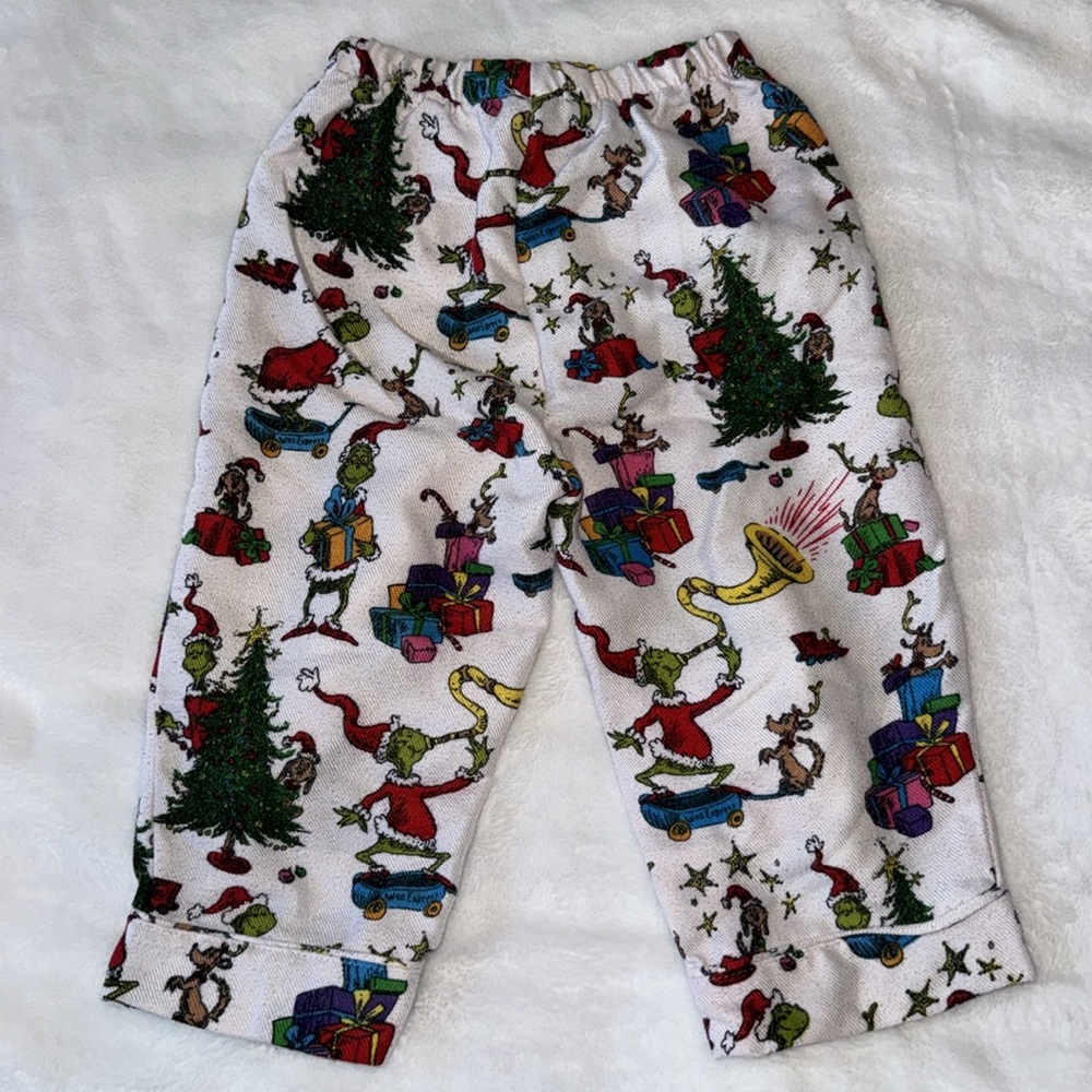 🎄 The Grinch Pajamas 🎄 - Picture 10 of 12